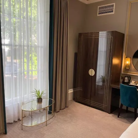 Edgbaston House 4*